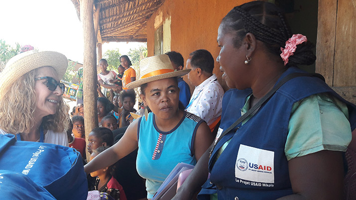 [MSH Health Programs Group Vice President Catharine Taylor (left) speaks with a Mikolo-supported community health volunteer during a field visit.]{Photo Credit: Samy Rakotoniaina} 
