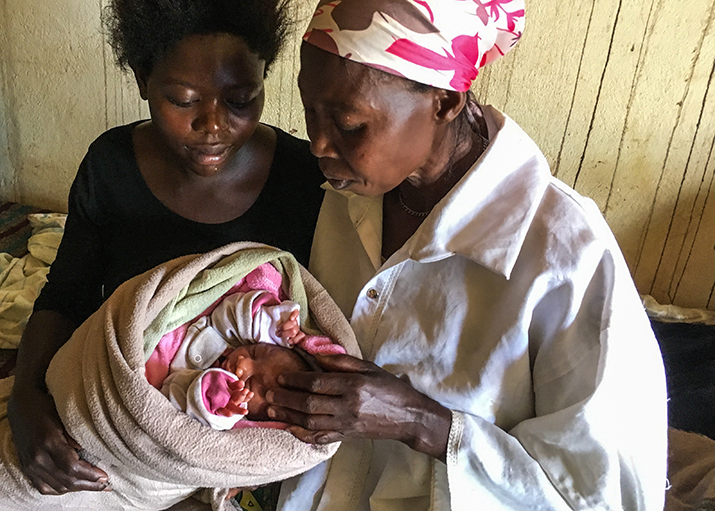 [With the support of IHPplus, midwives are able to apply the helping babies breathe (HBB) approach to resuscitate newborns.] {Photo credit: Rebecca Weaver/MSH}