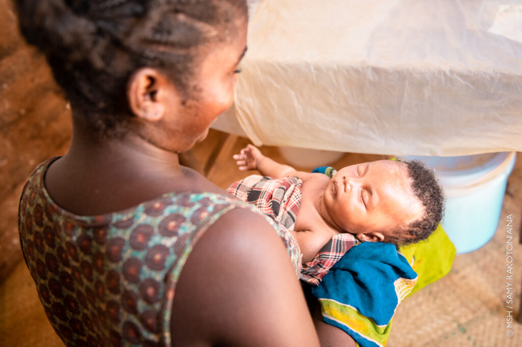 Mother and baby in Atsimo Andrefana, one of Madagascar’s regions most severely impacted by endemic malaria_photo credit Samy Rakotoniaina_MSH