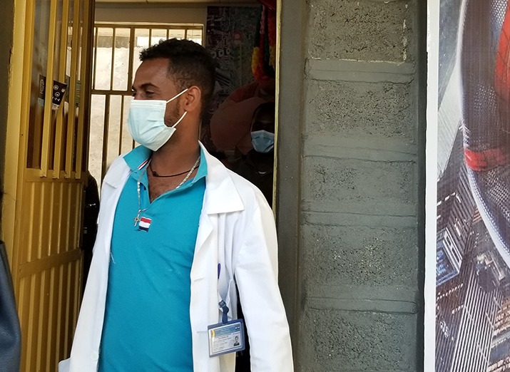 [Betiglu Legesse, persona de contacto para la tuberculosis en la región de Oromia. Crédito de la foto: Hatoluf Melkamu]