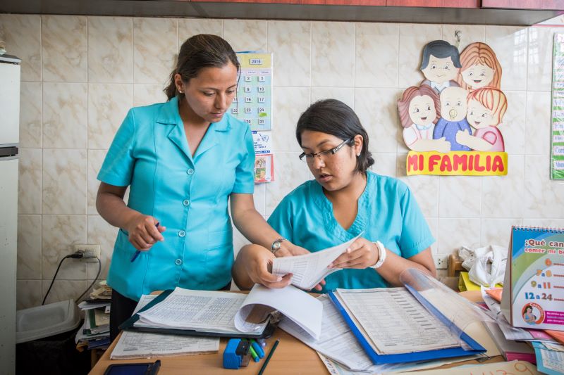 Nurses at health clinic Virgen del Lourdes Puesto de Salud in Lima, Peru (Photo Credit: Leslie Alsheimer)
