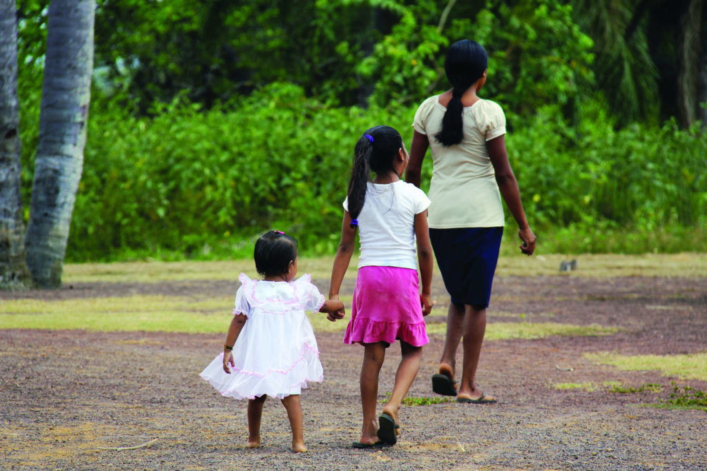 Madre e hijos en Guyana