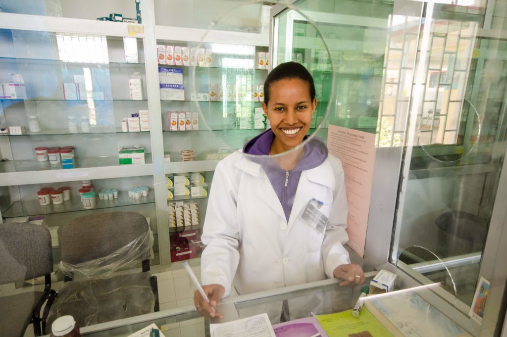 Mujer farmacéutica en Etiopía