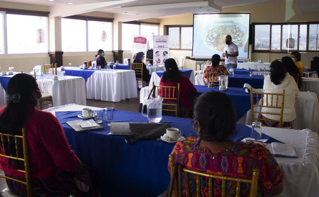 Le personnel de MSH au Guatemala a travaillé avec des partenaires locaux pour maintenir les services de soins prénatals
