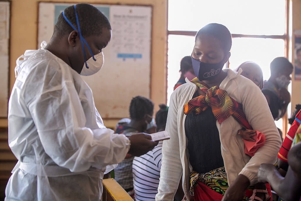 Durch die Ausbildung von Gesundheitspersonal in der Bereitstellung des selbstinjizierbaren Verhütungsmittels Sayana Press verbessert MSH den Zugang zu FP für viele schwer erreichbare Bevölkerungsgruppen in Malawi