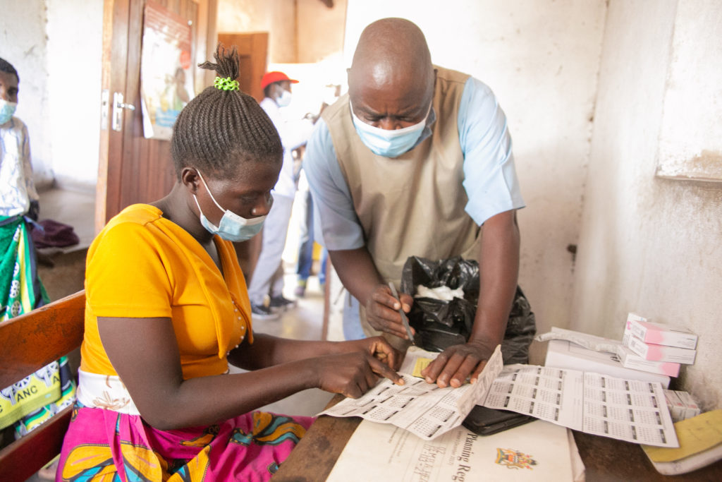A health worker learns to read a chart.