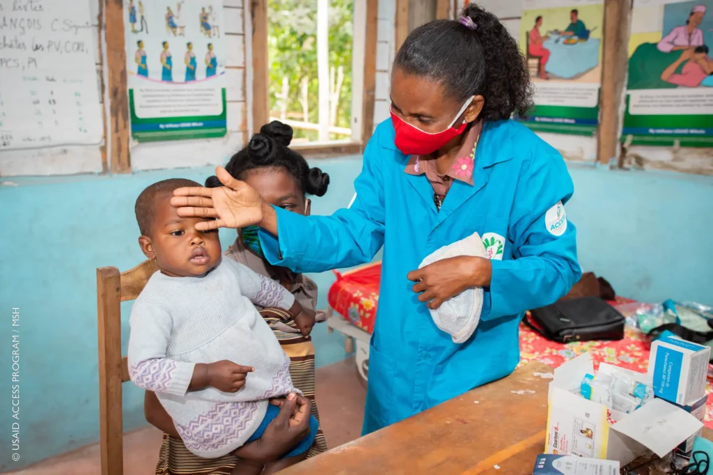 Community Health Volunteer Jeanne Rasoanirina assesses a sick child. Photo credit: MSH