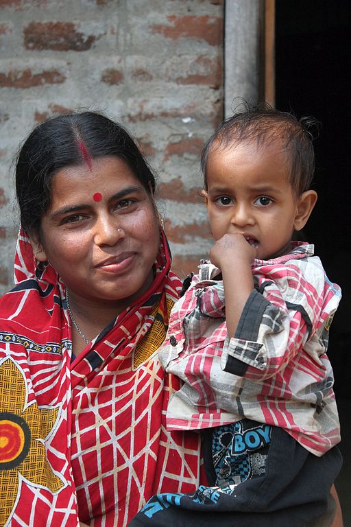 Mother_and_Child_at_Village_of_West_Bengal,India_Photo Credit_Sumita Roy Dutta, via Wikimedia Commons