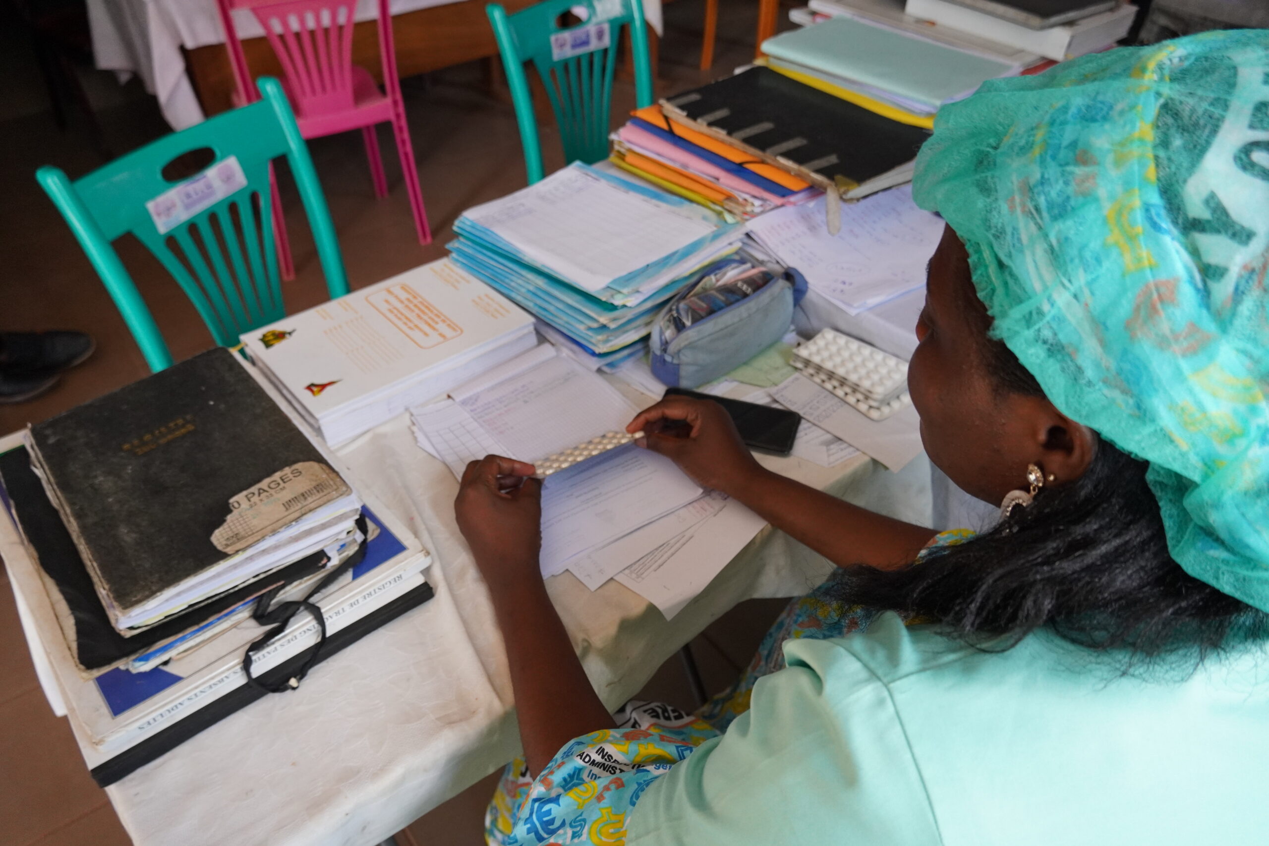 A health worker in the HIV Care Unit of the Biyem-Assi District Hospital. Photo credit: Timothé Chevaux, RISE Cameroon