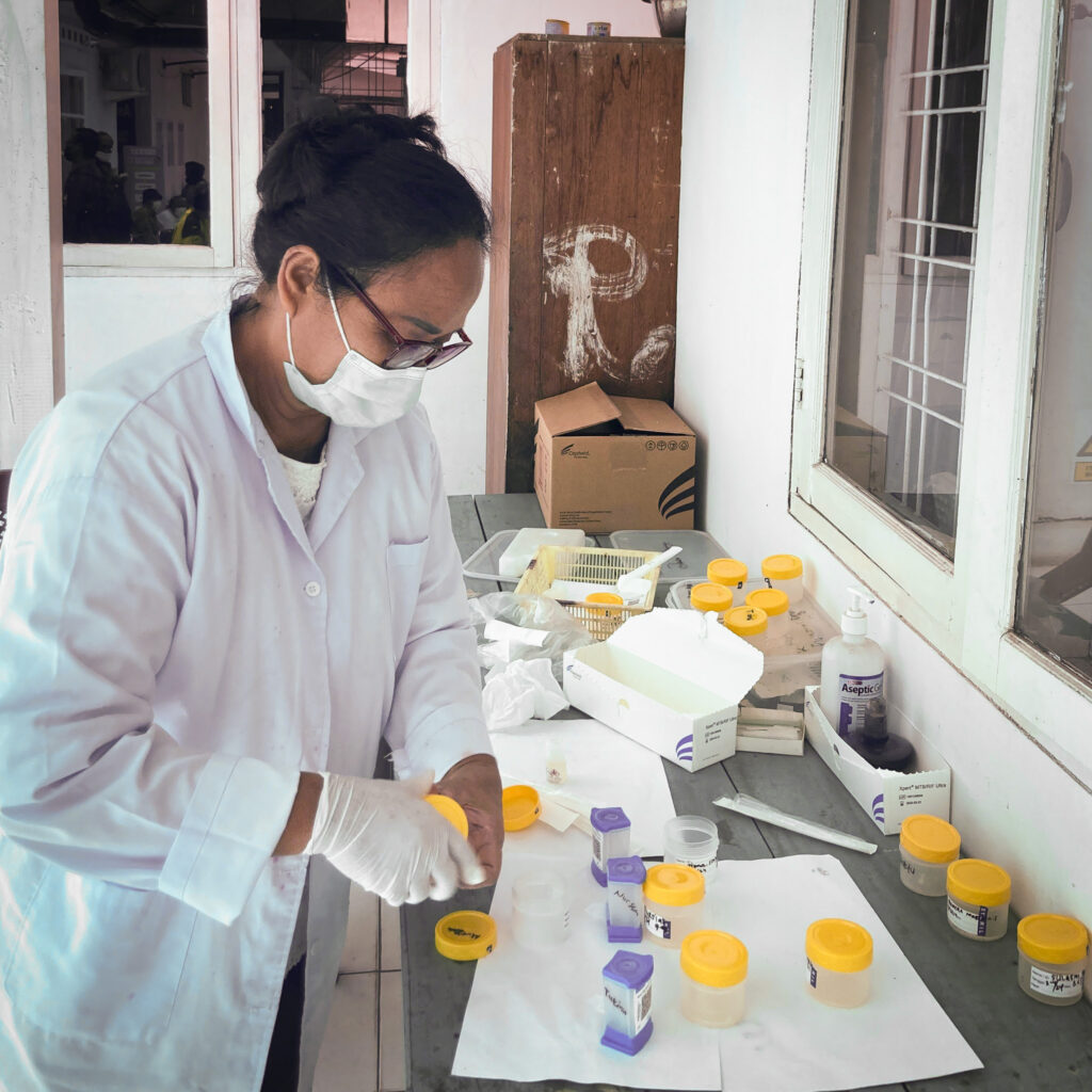 Laboratory officer in Puskesmas Tanah Jawa checks on a Rapid Molecular Test during ACF in Simalungun_05042024_Credit AIsha (1)