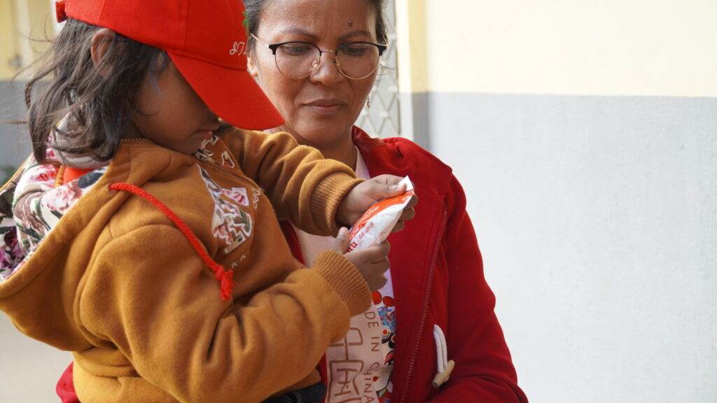 A child holding a nutrition packet in Antsirabe, Madagascar. Photo credit: Timothe Chevaux