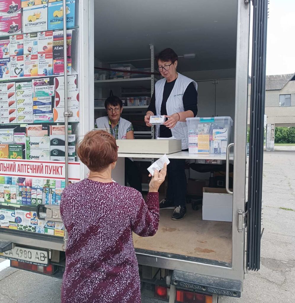 People receiving medicine at a mobile pharmacy. Credit: Oleksandr Tsybin